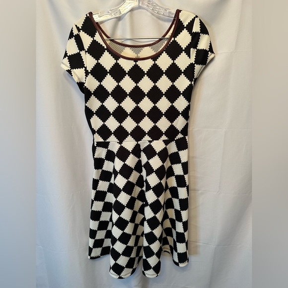 THML Black & White Diamonds Flare Knee Length Dress Cap Sleeve Size Medium - Picture 5 of 10